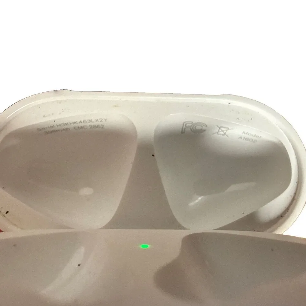 Apple A1602 Lightning Charging Case for AirPods 1st/2nd Gen. -